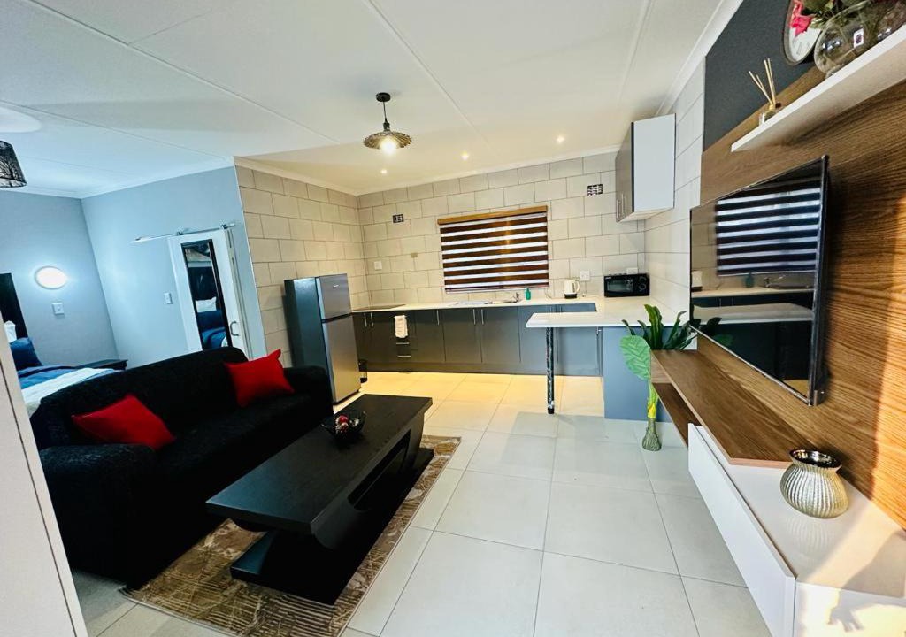 Bezuidenhout Valley Apartment | 6 the Curve Unit 13