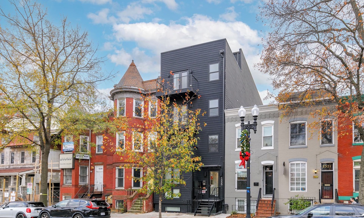 Southeast House | #7 Capitol Hill Suite 2 Bed/1 Bath - 3 min. Walk to Metro!