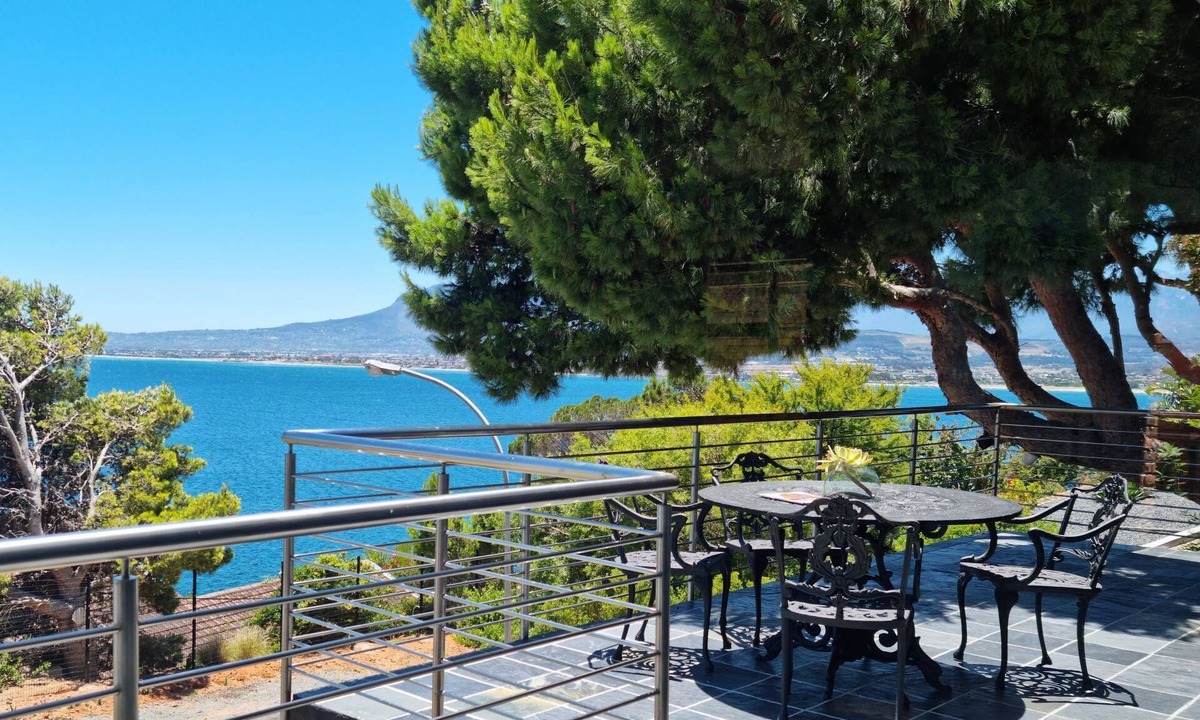 Mountainside House | 79 Protea - Private 3 Bedroom Vacation Home with Sea and Mountain views