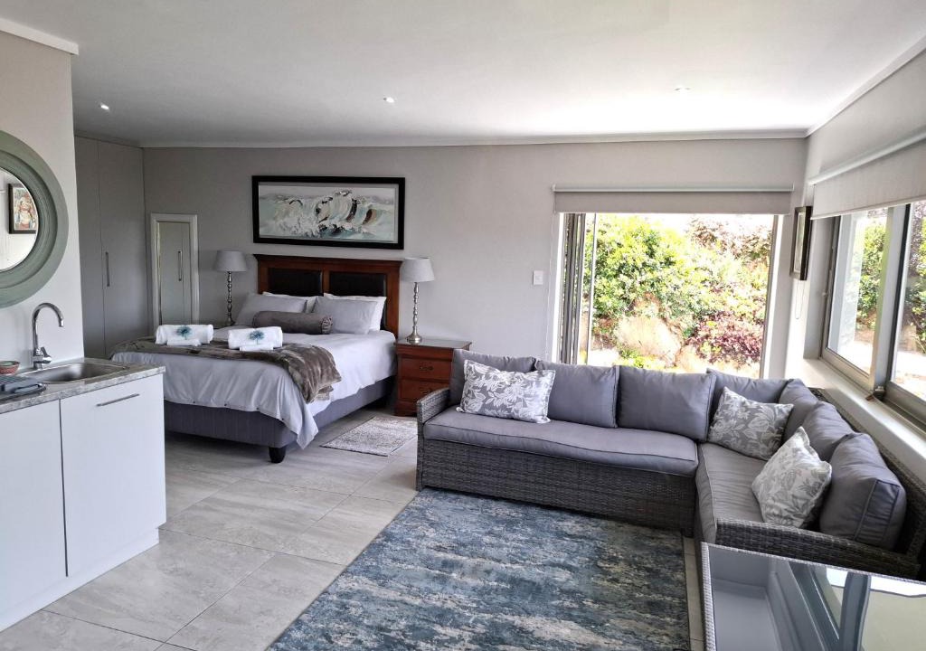 Linkside Apartment | 80 on Rodger