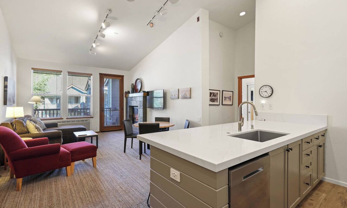 Olympic Valley Condo | 801 | Modern 2BD - King + Bunks, Pool & Sauna