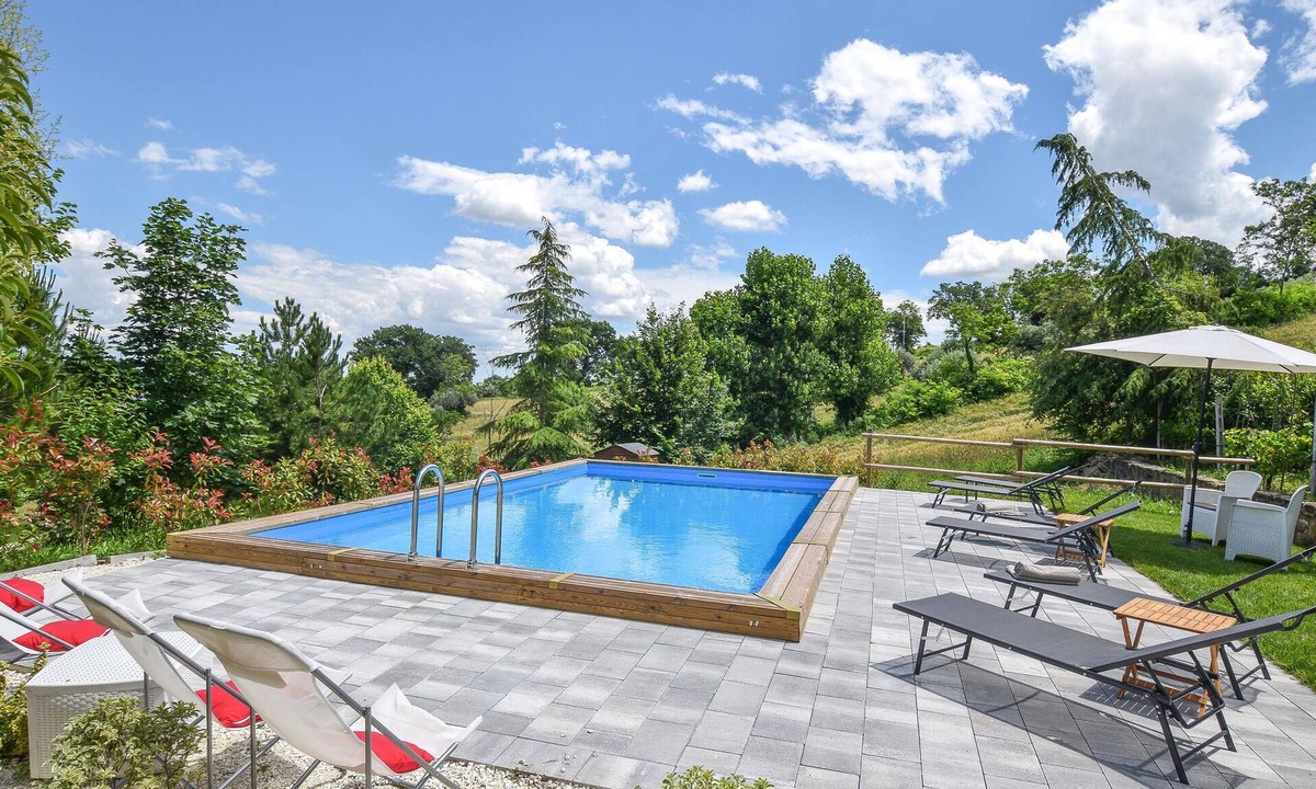 Cingoli House | 9 bedroom accommodation in Cingoli