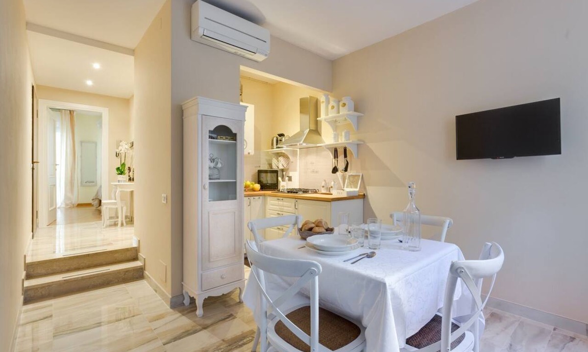 Duomo Apartment | A delightful apartment in Florence by Mmega
