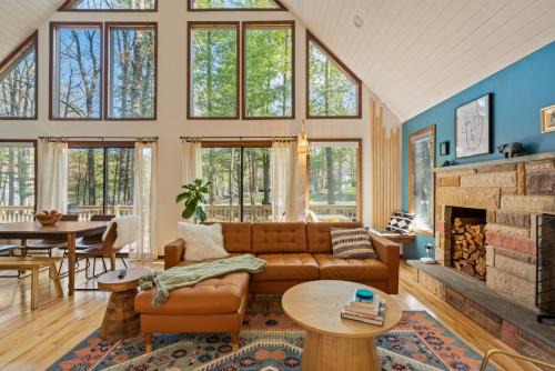 East Stroudsburg Ski Chalet | A-Frame Hot Tub Hike Firepit Design