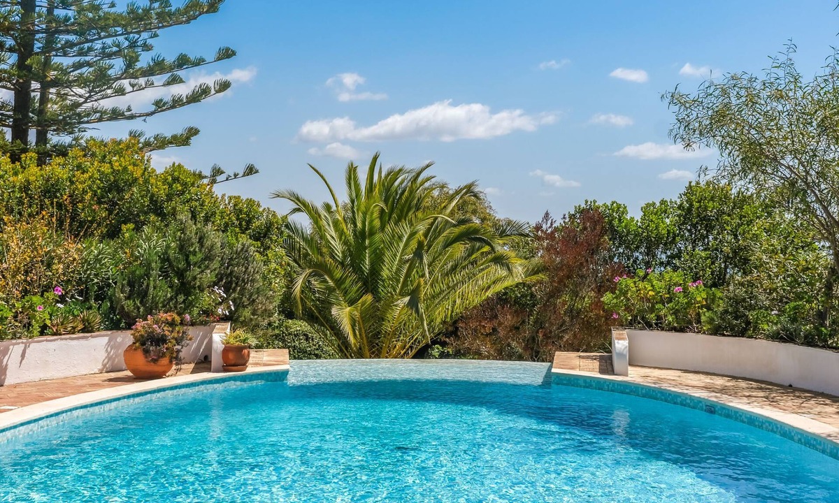 Funchal Villa | A wonderful place to relax and enjoy the Algarve.