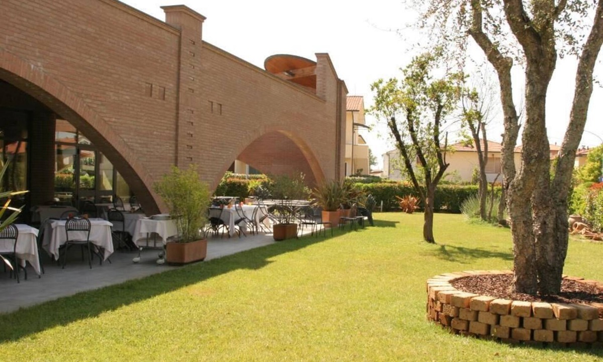 Ponsacco House | Affittacamere e Ristorante Ariete