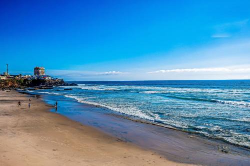 La Paloma House | Airy, Beach-View Dog-Friendly Villa with Patio, Outdoor Pool, Streaming, AC