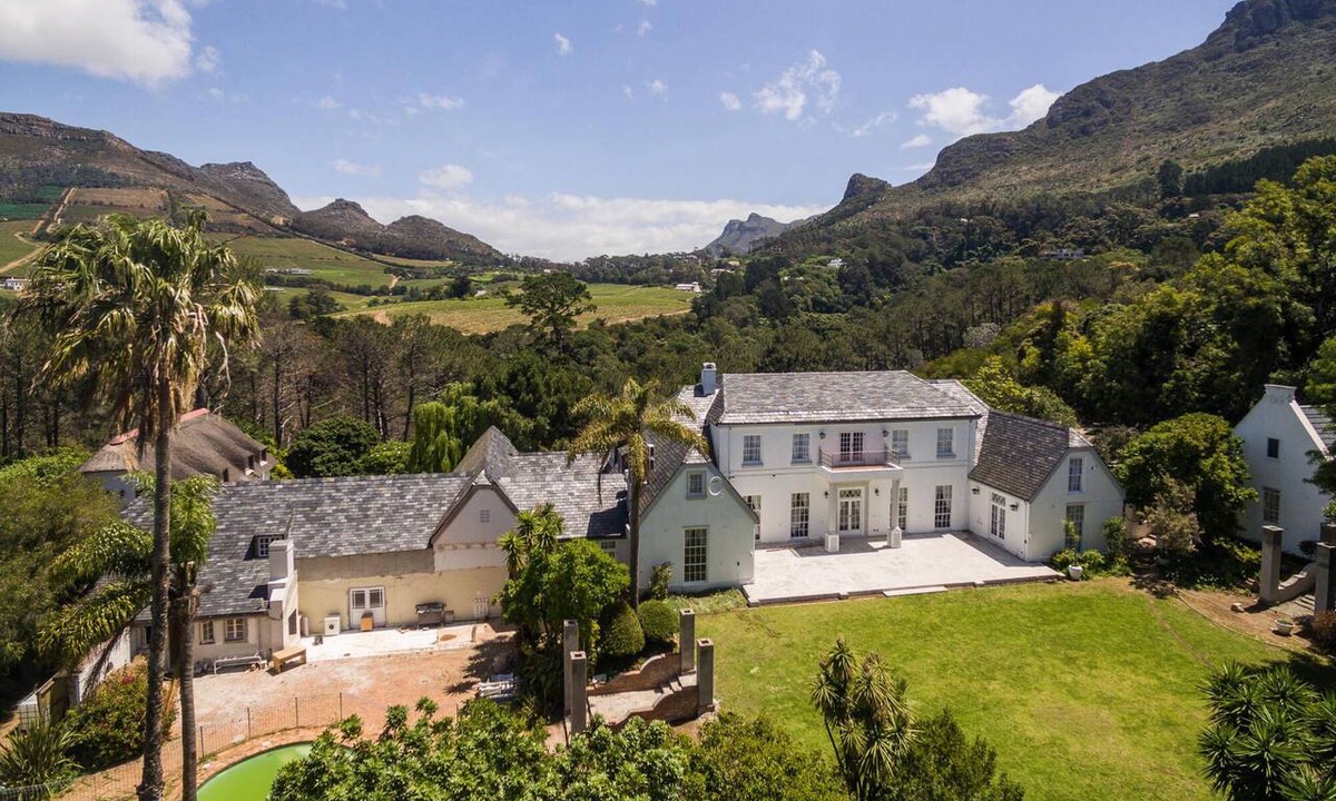 Constantia Hotel | Akamah Estate