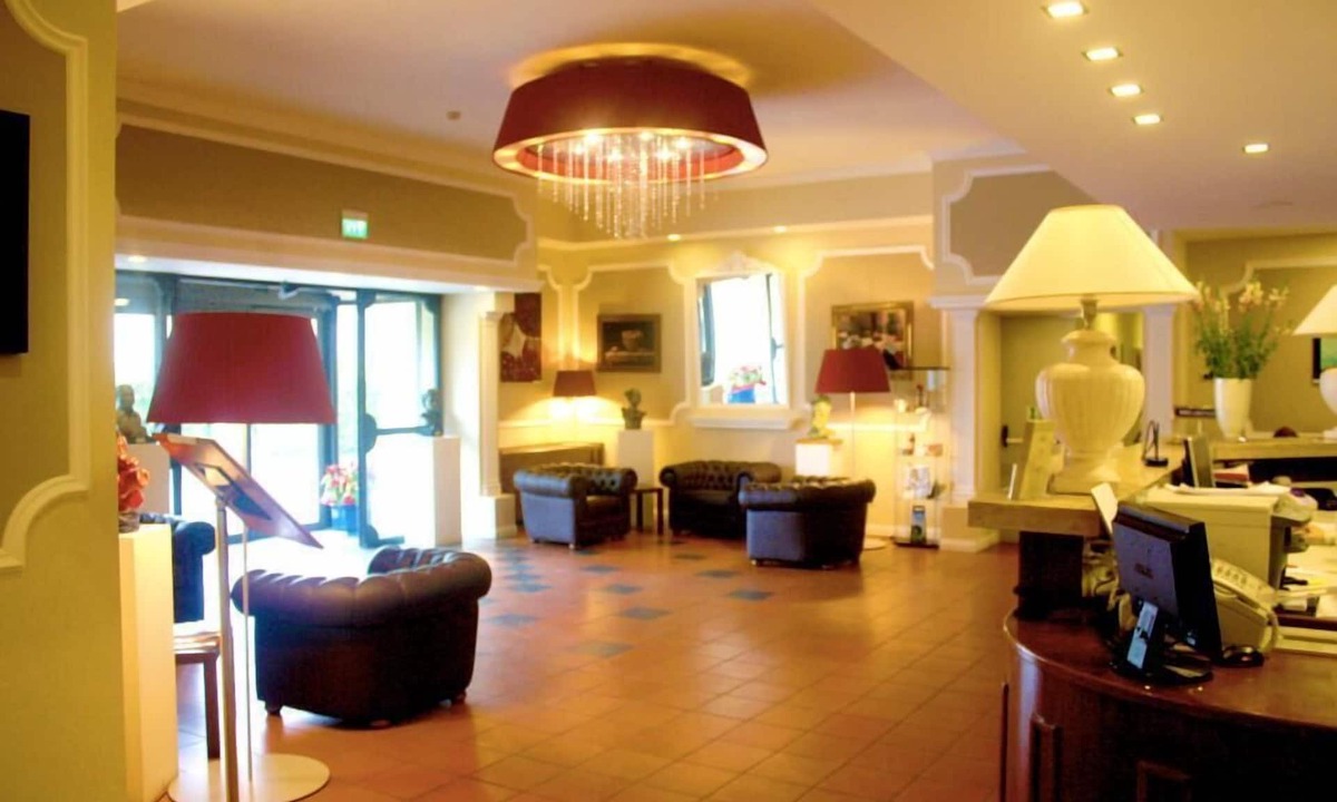 Varano de' Melegari Hotel | Albergo della Roccia
