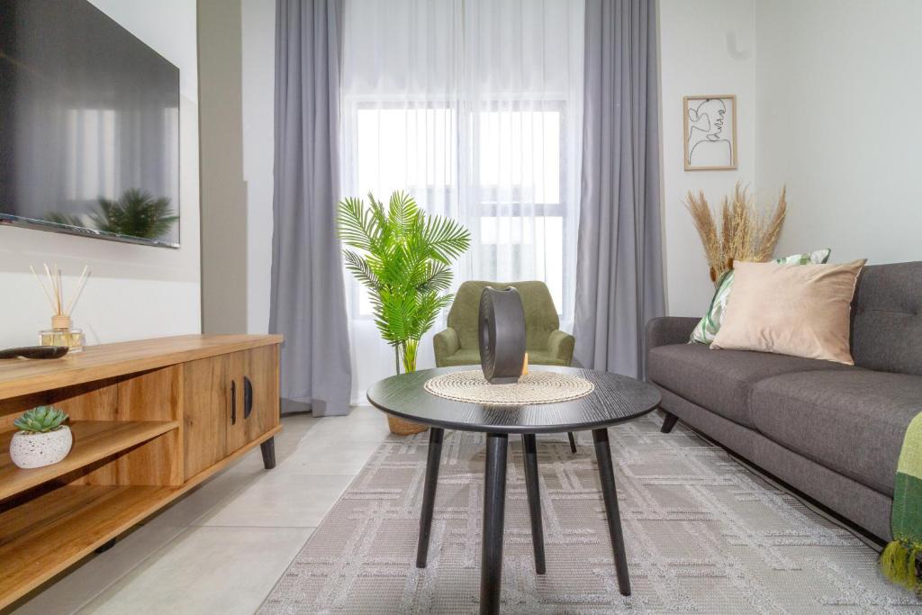 Greater Johannesburg Metropolitan Area Apartment | #AlimamaSpaces Buko's Greenlee Apartment