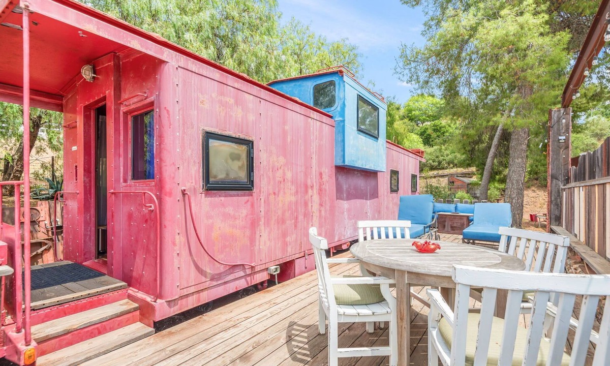 Agoura Hills Apartment | All Aboard the Glamour of Orient Express