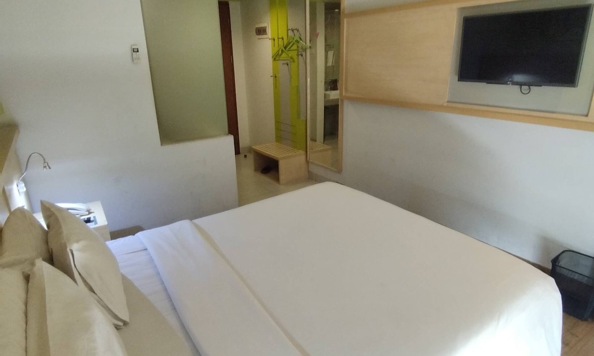Menteng Hotel | Alltrue Lite Senen Jakarta