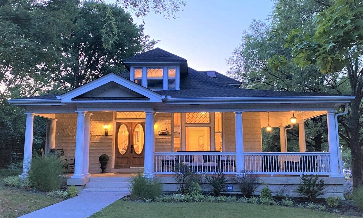 Hillsboro West End House | Amazing Home & Area - Close to Downtown Nashville! Family & Group Friendly!