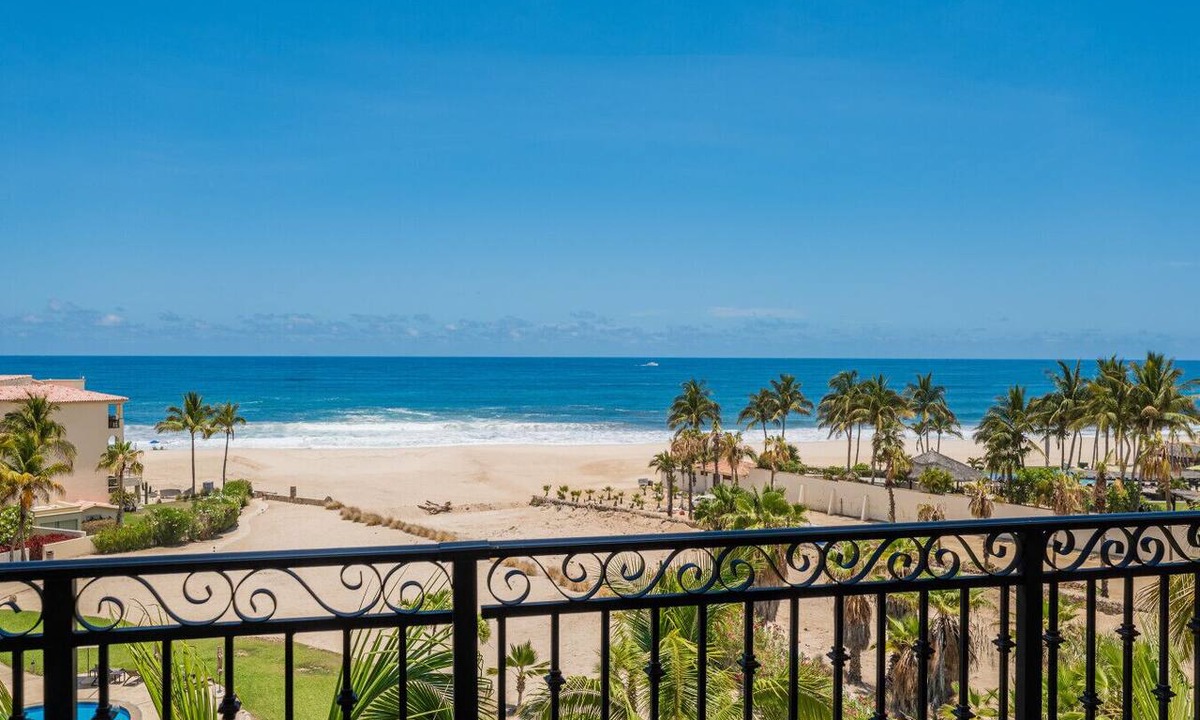 Zona Hotelera Condo | Amazing Las Mananitas 3503 Amenities and Location