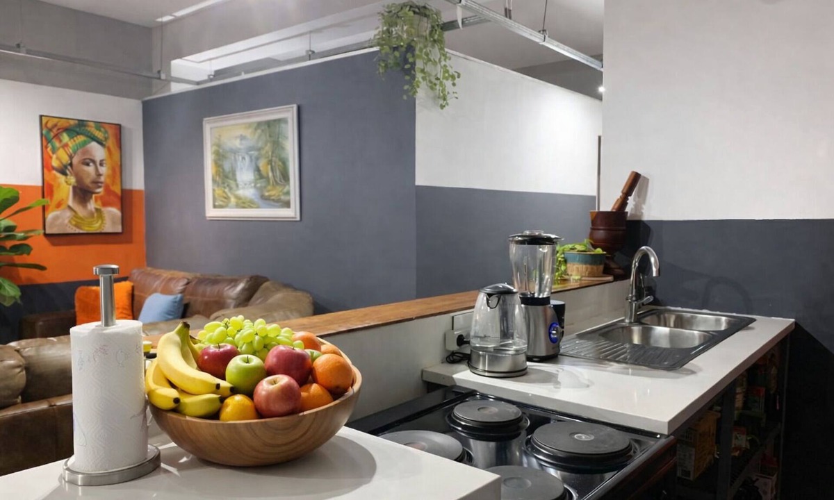 Downtown Johannesburg Apartment | Ambient studio with huge TV and Pool