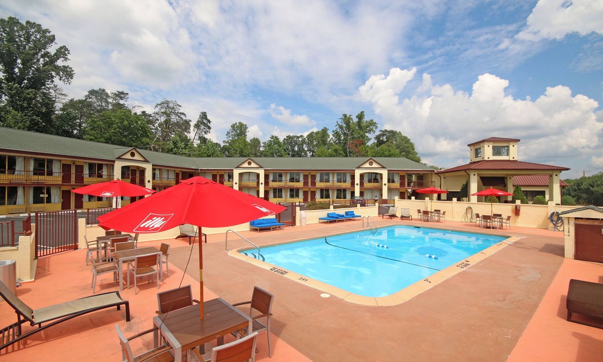 Pilot Mountain Hotel | Americas Best Value Inn Pilot Mountain