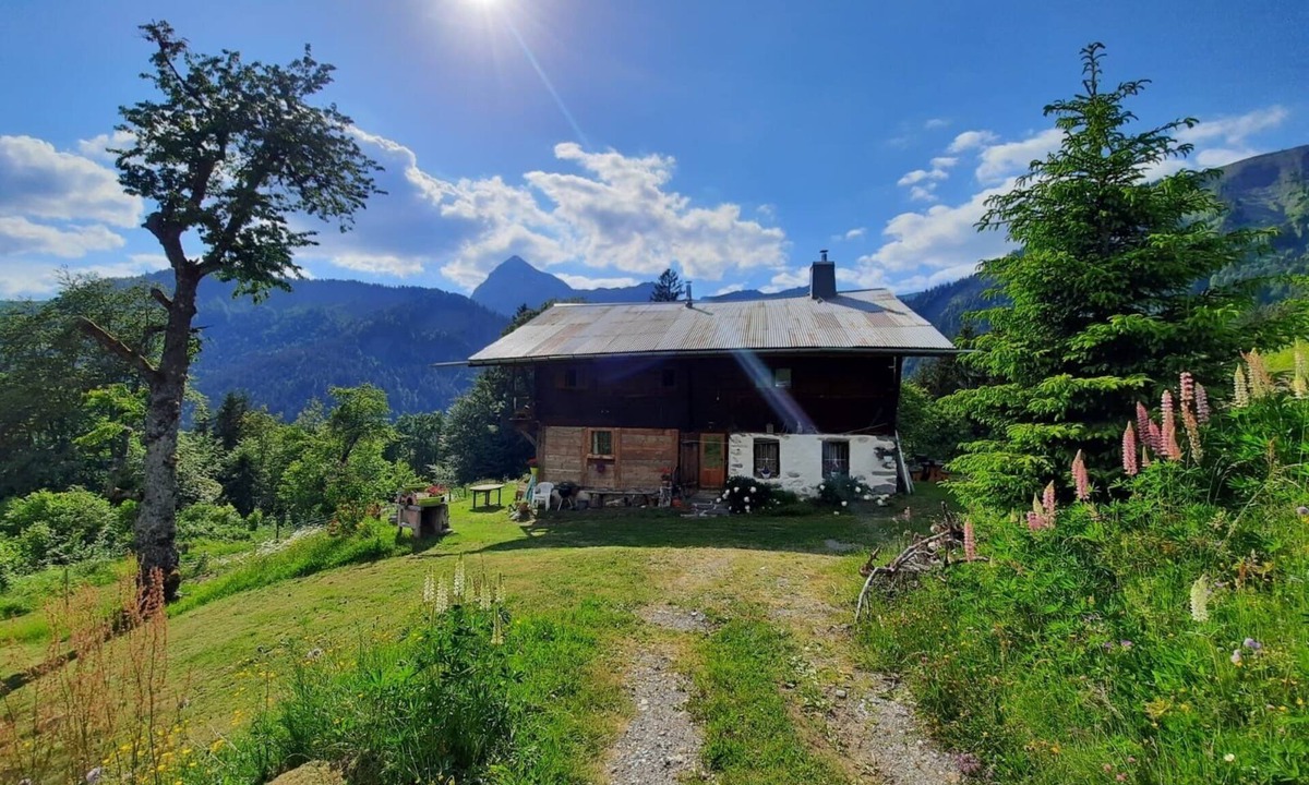Saint-Nicolas-la-Chapelle Ski Chalet | An authentic Alpine Chalet at 1200 m