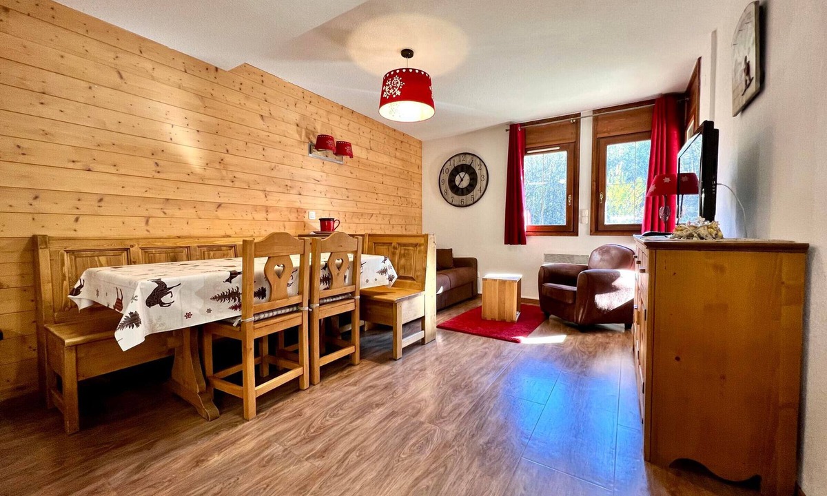 Flumet Apartment | Apartment 6 people with pool and WiFi at the foot of the slopes