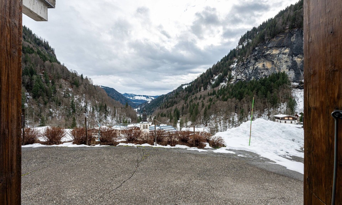 La Giettaz Apartment | Apartment 'Bergeronnette' with Mountain View, Shared Terrace and Wi-Fi