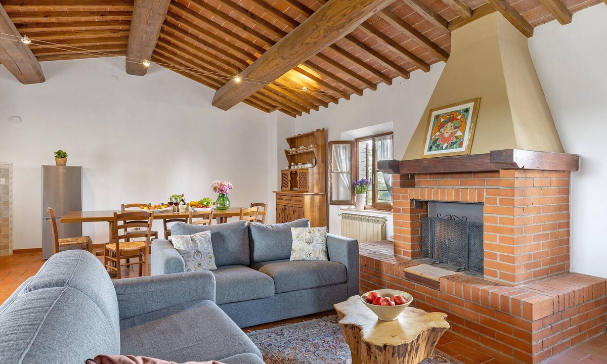 San Macario In Monte Apartment | Apartment 'Casa In Toscana Panoramica-Piscina' with Shared Pool and Shared Garden