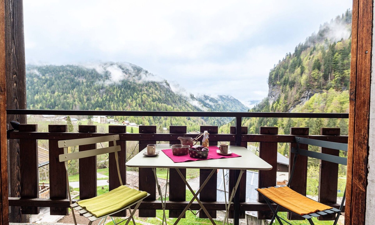 La Giettaz Apartment | Apartment 'Chalet Le Grand Nant' with Balcony and Wi-Fi
