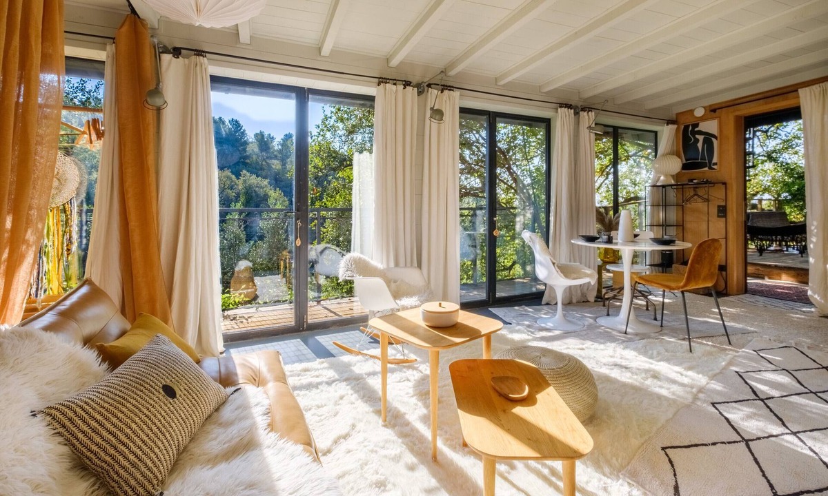 Saint-Jeannet Apartment | Apartment 'Ecoloft Avec Piscine' with Mountain View, Private Pool and Wi-Fi