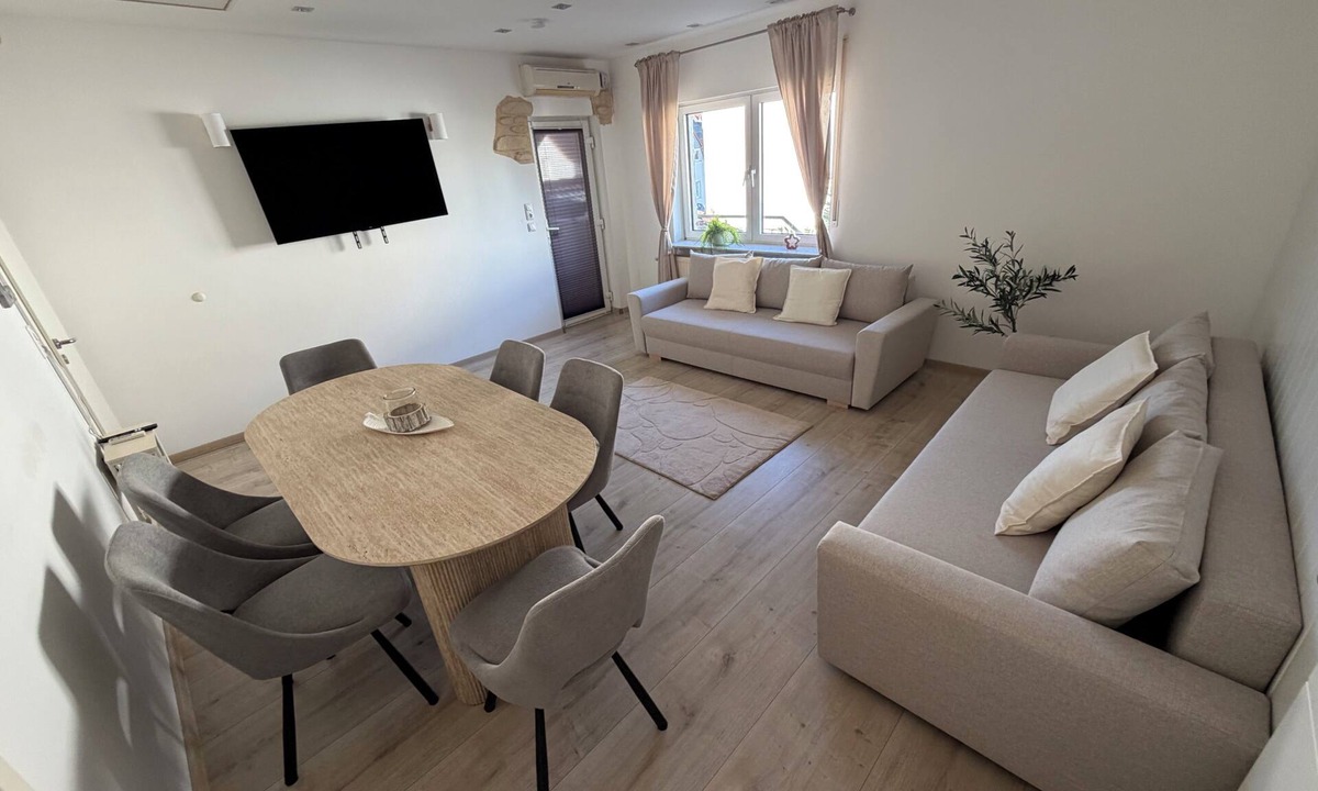 Kelsterbach Apartment | Apartment for 8 people - Near FRA Airport