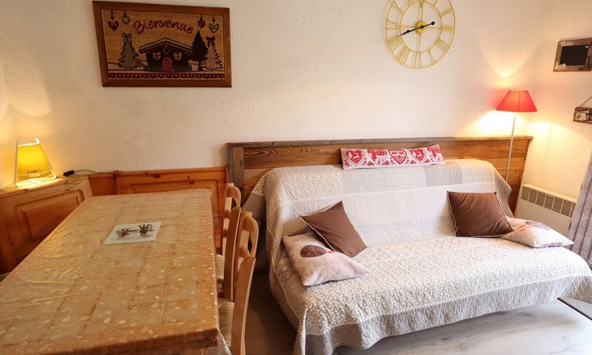 Areches Apartment | Apartment for 5 with pool, balcony, close to ski and village