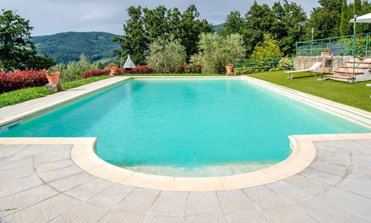 Pelago Apartment | Apartment 'Il Cerro Basic Per Due' with Shared Pool and Shared Garden
