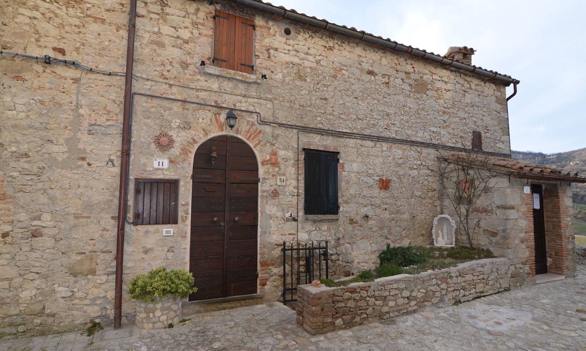 Monte Benedetto Apartment | Apartment in Petrella Guidi with Garden Views