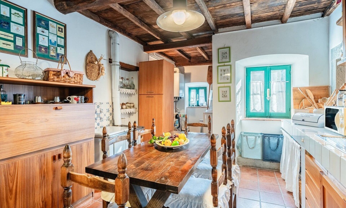 San Marcello Piteglio Apartment | Apartment 'Antico Forno' with Mountain View and Wi-Fi