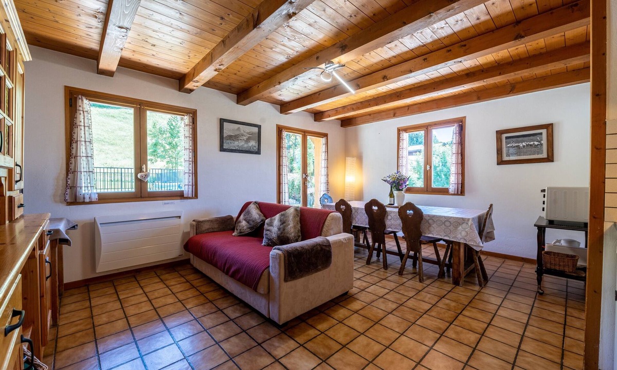 Crest-Voland Apartment | Apartment 'L'Hermine, Piscine Et Aire De Jeux' with Mountain View, Private Terrace and Wi-Fi