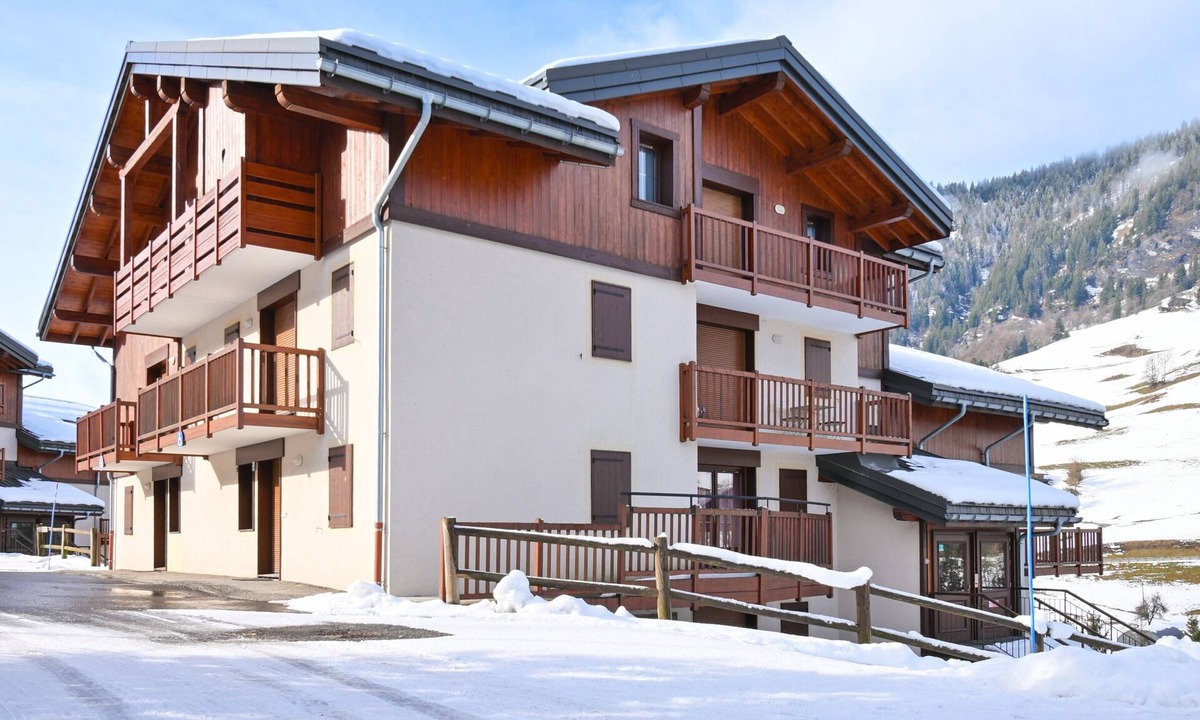 Flumet Apartment | Apartment 'Les Marmottes - B12' with Mountain View and Balcony