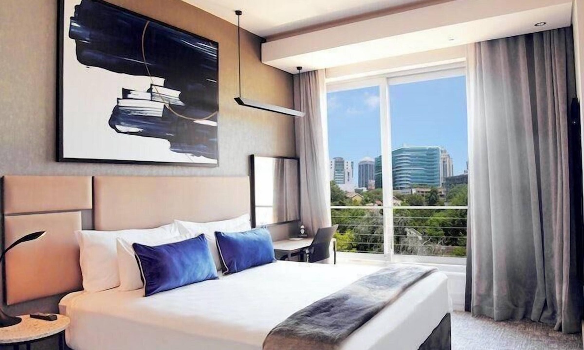 Sandown Apartment | Apartment - Sleeps 4 - Pool - Balcony - Parking