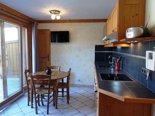 Beaufort Apartment | Appartement cosy 2 chambres à Arêches, cuisine équipée et terrasse - FR-1-342-203