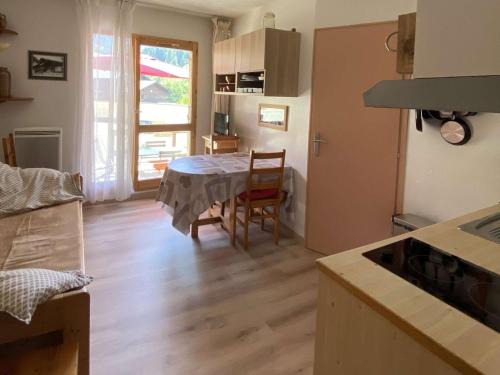 Areches Apartment | Appartement cosy 2-4 pers. - centre village, proche remontées, piscine, terrasse plein sud - FR-1-342-154