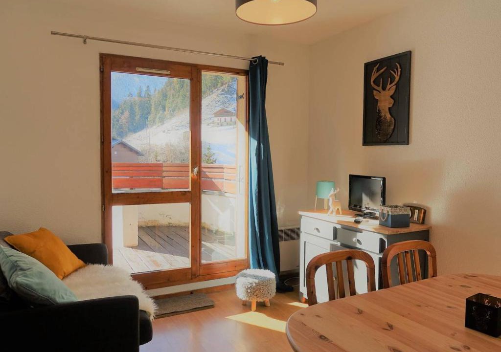 Areches Apartment | Appartement familial à Arêches-Beaufort - 6 pers, 3 chambres, terrasse, piscine, proche ski et village - FR-1-342-166