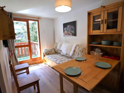 Areches Apartment | Appartement rénové en 2022 pour 3 personnes - Centre village - Piscine l'été - Classé 2 étoiles - FR-1-342-140
