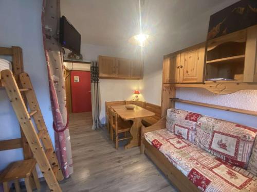 Areches Apartment | Appartement rénové cosy avec piscine, pour 4 personnes, proche des pistes et du village. - FR-1-342-180