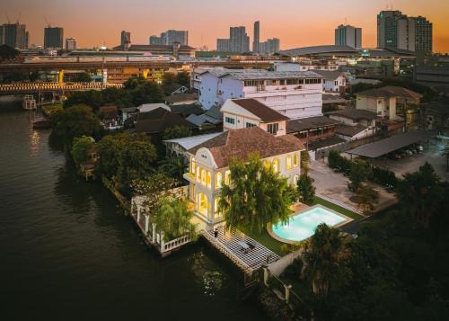Phasi Charoen Villa | Arpo Pool Villa Riverside Bangkok