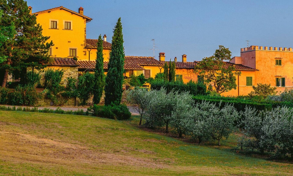 Twist House | Authentic Country Family estate in the Tuscan vineyards