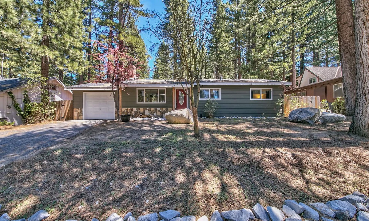 Montgomery Estates House | Available for the 4th and Celebrity Golf 3 Bedroom/Peace of Heaven Home