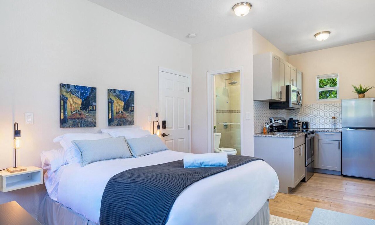 Poinciana Park Apartment | Azure: Mins to Las Olas & Beach, FIFA Perfect