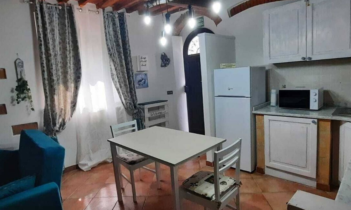Lari Bed & Breakfast | B&B L'angolino Two-room apartment with kitchen in Tuscany