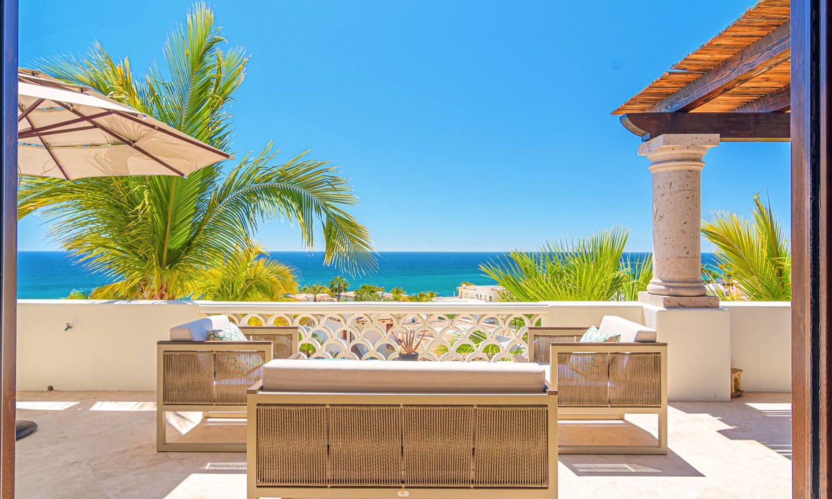 Buzzards Condo | B302 Oceanview Penthouse with Infinity pool and jacuzzi