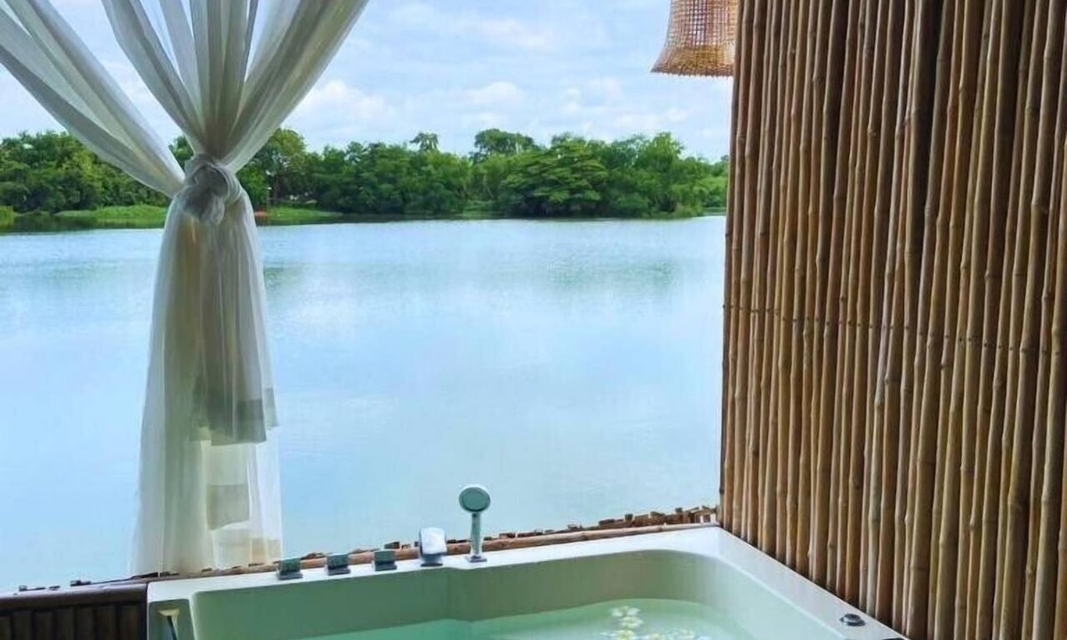Chai Badan Resort | Baanrimnam Resort Lopburi