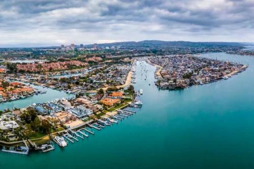 West Newport House | Balboa Blue Lagoon