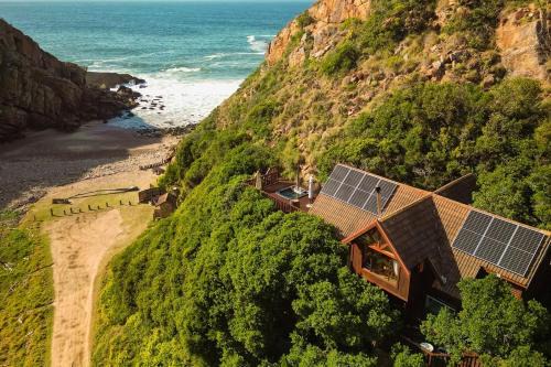Victoria Bay House | Ballots Bay Treehouse