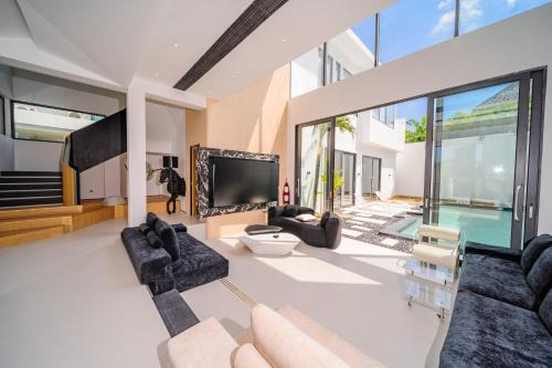 Nong Chaeng Villa | Bangtao New Luxury 7 Bedrooms Modern Space Aesthetic Design Private Pool Villa Private Movie Theater