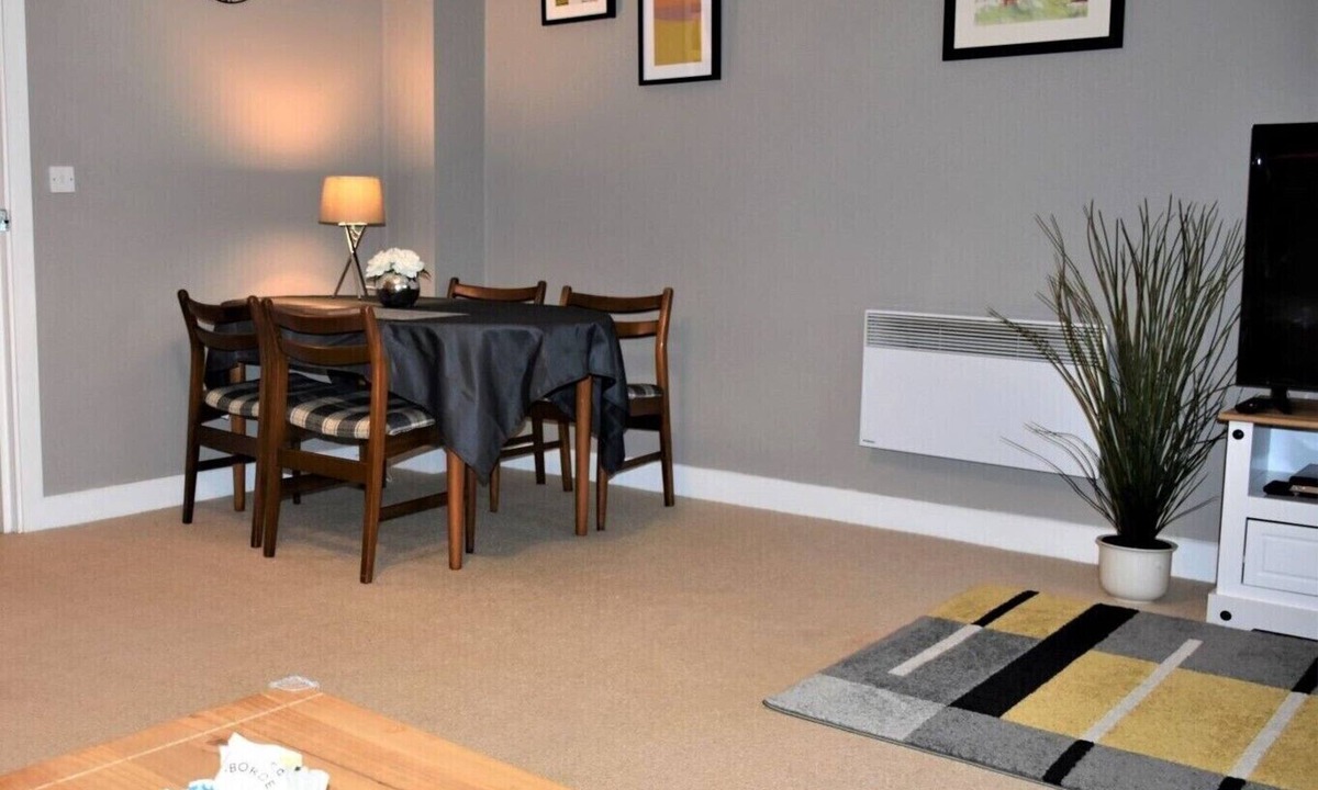 City Centre Apartment | Bard's Nest, central, FREE allocated parking, 3 mins walk to Birthplace.